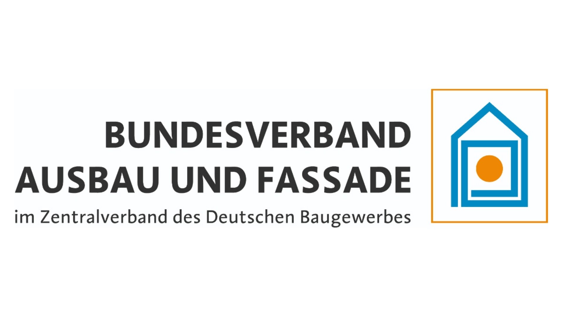 Logo des Bundesverbandes Ausbau und Fassade im Zentralverband des Deutschen Baugewerbes mit fettem Text und einem orange umrandeten blauen Haussymbol mit einem zentralen orangefarbenen Punkt auf der rechten Seite.