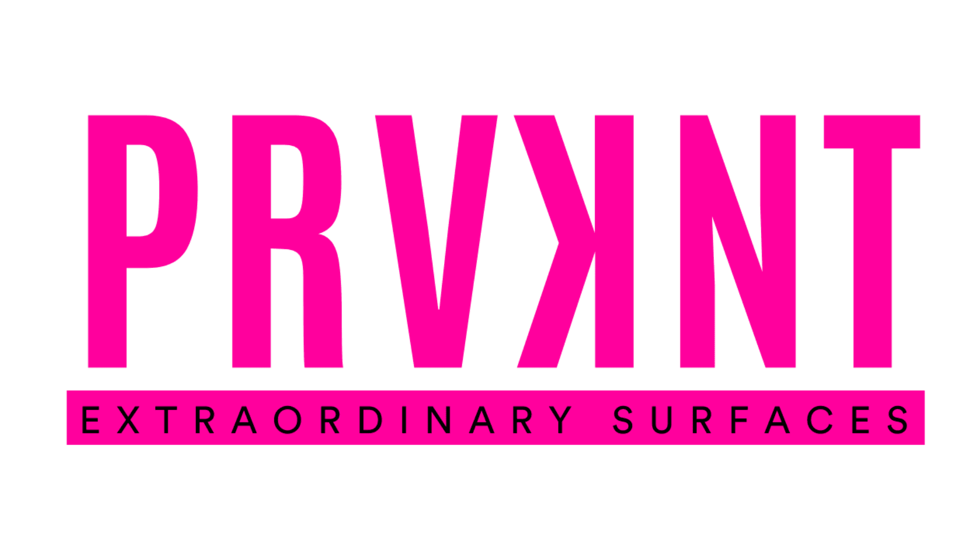 Der fettgedruckte rosa Text lautet „PRVKNT“ mit rückwärts stilisiertem K. Darunter befindet sich ein rosa Rechteck mit den Worten „EXTRAORDINARY SURFACES“ in schwarzen Großbuchstaben. Der Hintergrund ist transparent.