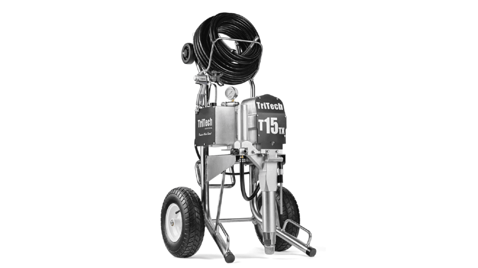 Ein silbernes Airless-Farbspritzgerät TriTech T15 auf zwei großen Rädern mit einem oben aufgerollten Schlauch, präsentiert vor einem schlichten weißen Hintergrund.